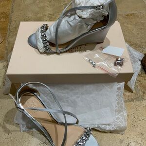 Jewel Badgley Mischka Little  Color: Silver Satin Size